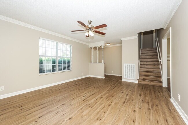 Foto del edificio - 3205 Country Lawn Dr