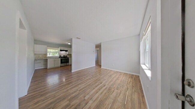 Foto del edificio - Cute Updated 2/1 with Bonus Room in Fort P...