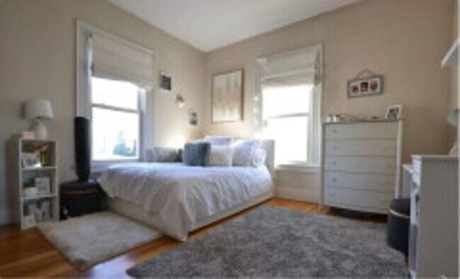 Foto del edificio - ALLSTON ALLSTON ALLSTON!!!! 4 BED 2 BATHS!!!