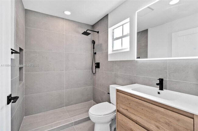 Foto del edificio - 407 NW 45th St