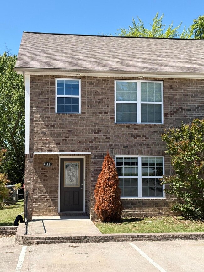 Building Photo - 211 Hurley Ln