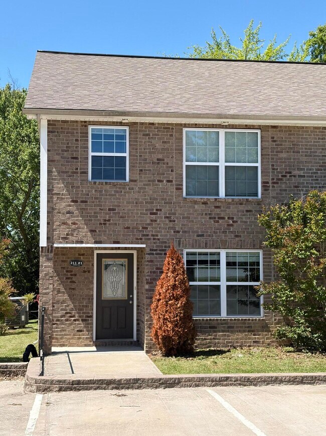 Foto del edificio - 211 Hurley Ln