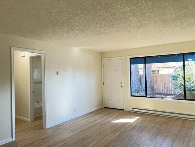 Building Photo - 2Bd/1Ba Single Story Apartment Unit - Move...