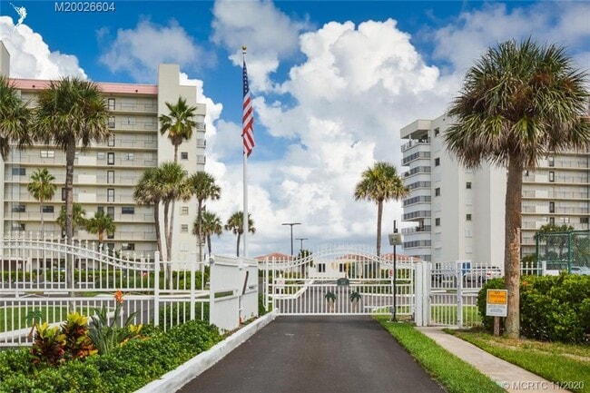 Building Photo - 9490 S Ocean Dr