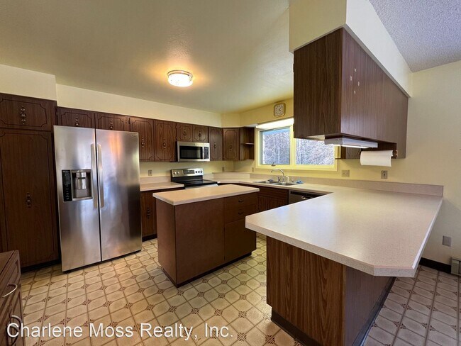 Building Photo - 4 br, 2 bath House - 3000 N Burlwood Lane