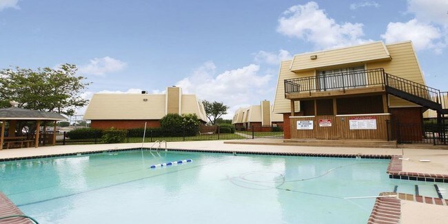 Foto del edificio - 2600 W Interstate 240 Service Rd