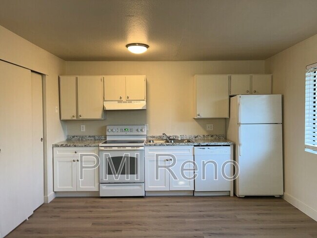 Building Photo - 690 Field St