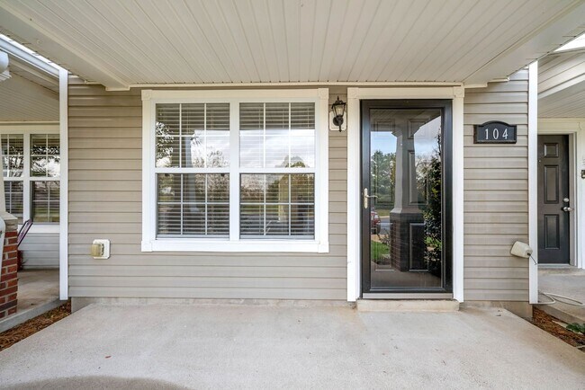 Foto del edificio - Large 2 Bedroom 2 1/2 Bath Dog Friendly Co...