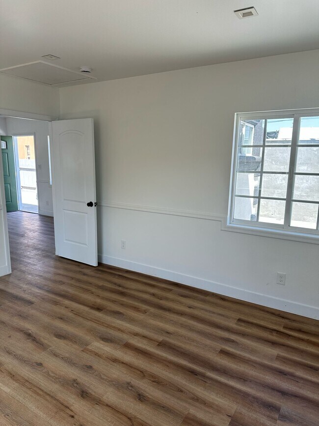 Foto del edificio - 8178 Chestnut Ave
