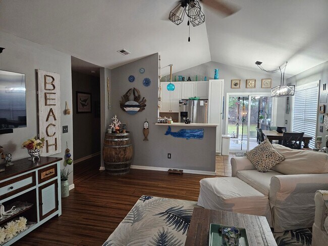 Foto del edificio - Lovely 3 Bedroom, 2 bath unfurnished home located in Hampstead - Plantation Pointe Community