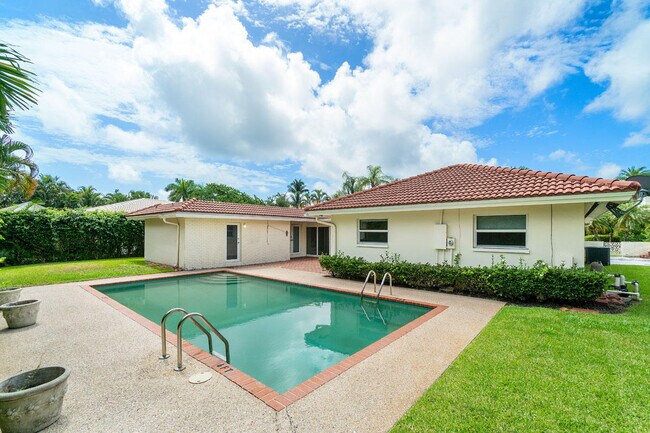 Building Photo - 239 S Maya Palm Dr