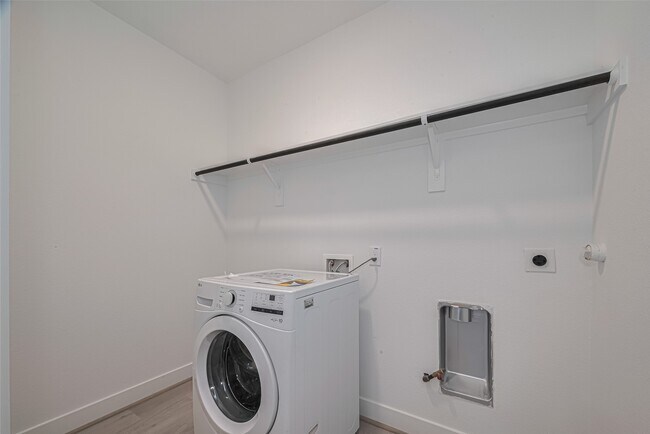 Foto del edificio - 1340 W 24th St