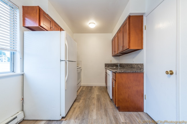 Foto del edificio - 9512 N Oswego Ave