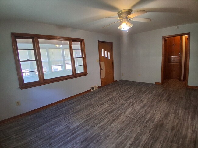 Building Photo - 108 Porter St