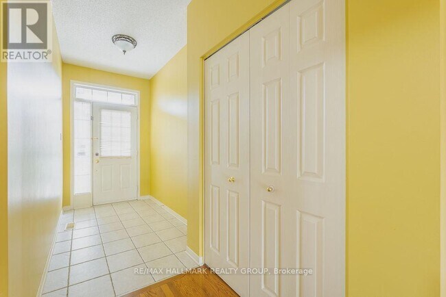 Photo du bâtiment - 104 Bartlett Private