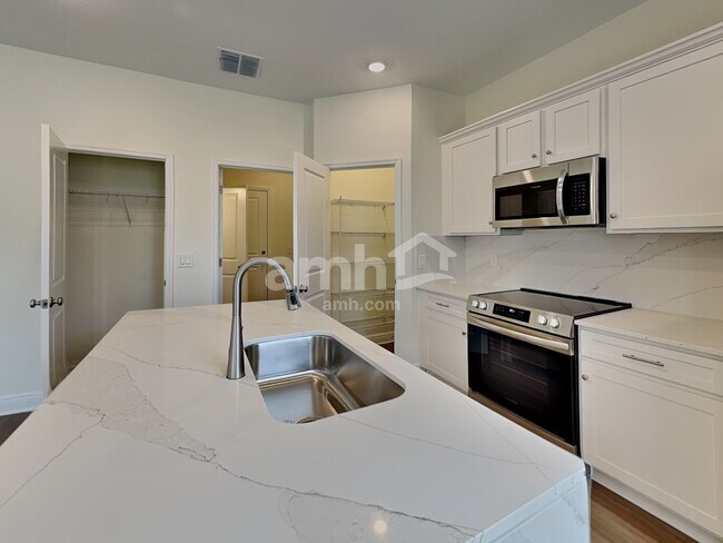 Foto del edificio - 5939 Sycamore Pl St