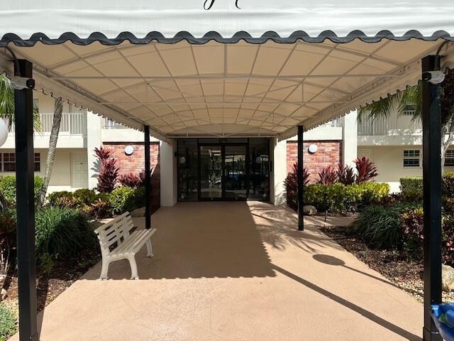 Building Photo - 3351 S Palm Aire Dr