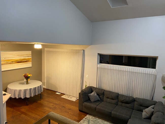 Building Photo - 1047 Hinswood Dr