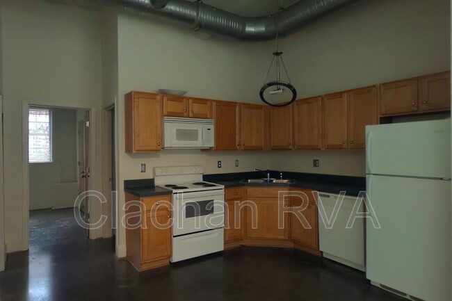 Building Photo - 301 Goshen St