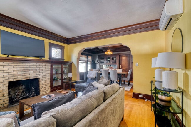 Building Photo - 2034 NE Flanders St