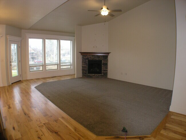 Building Photo - 2576 E Hidden Crk St