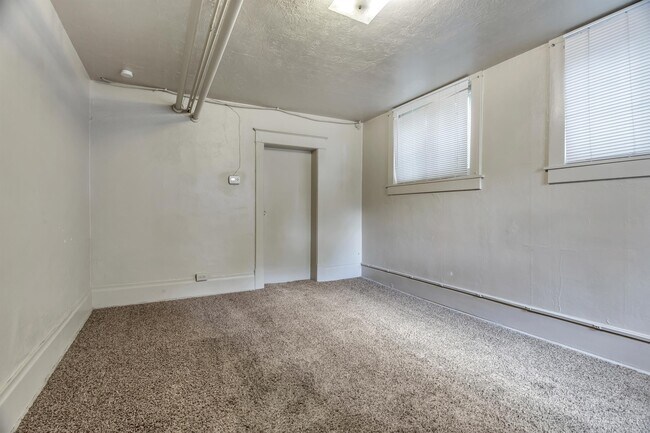 Building Photo - 145 W 200 S St