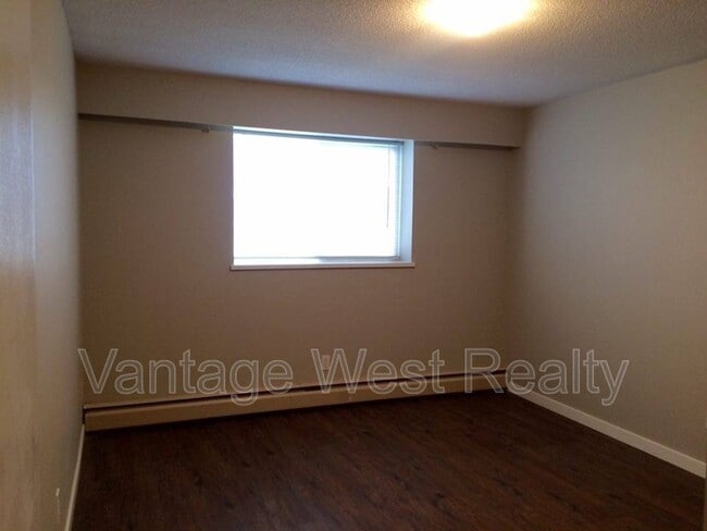 Building Photo - 235-235 Husch Rd