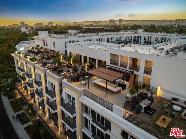 Foto del edificio - 2455 Overland Ave