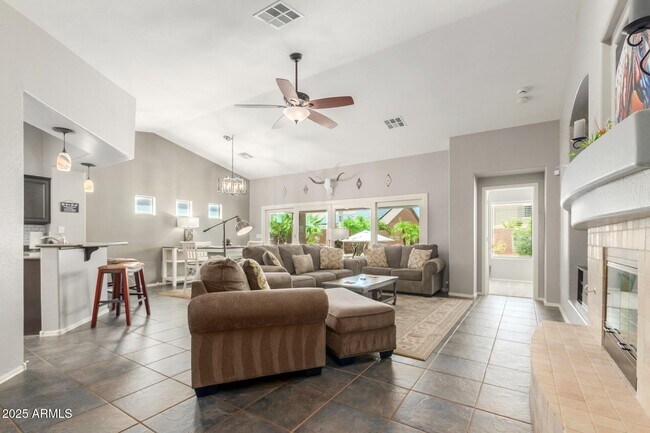Foto del edificio - 2560 W Canyon Way
