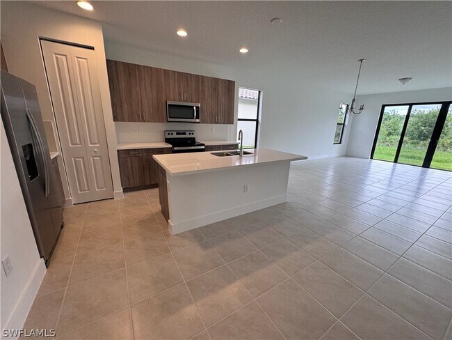 Foto del edificio - 5697 Cassidy Ln