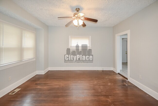 Building Photo - 1320 N Beville Ave