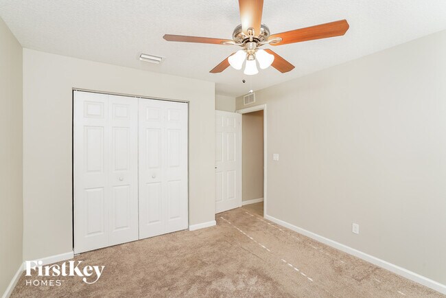 Building Photo - 271 SW Ridgecrest Dr