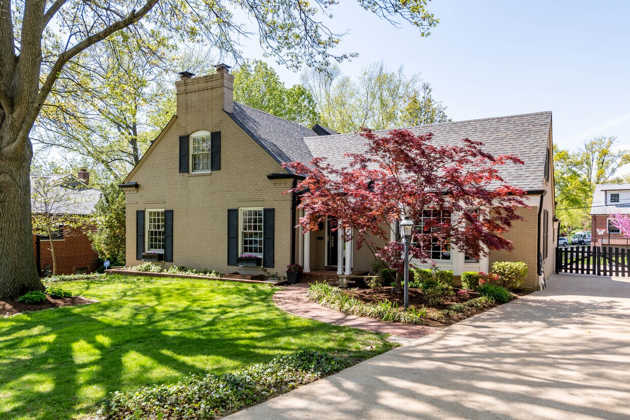 215 Brighton Way, Clayton, MO 63105 House for Rent in Clayton, MO