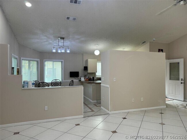 Building Photo - 1038 W Jasmine Ln
