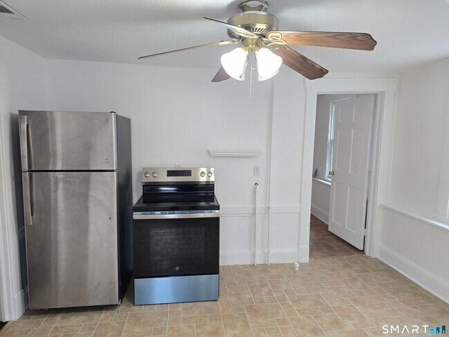 Building Photo - 103 Capen St