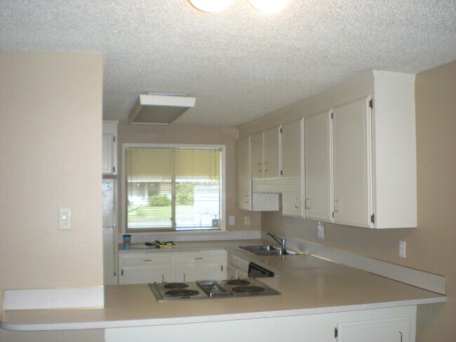Building Photo - 838 McDonald
