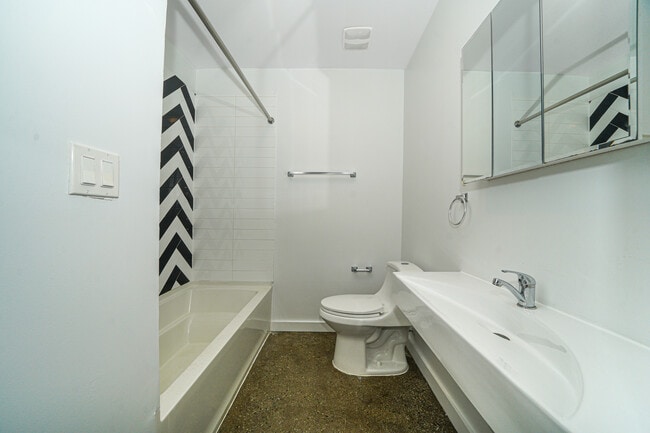 Building Photo - 1106 Halsey St