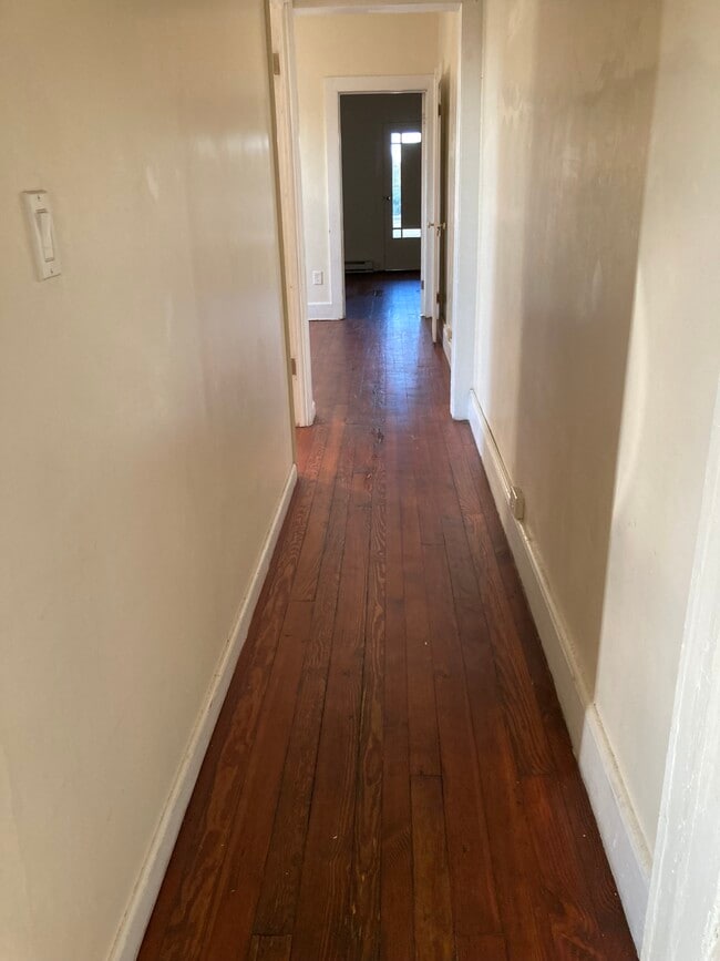 Building Photo - 916 Maple St