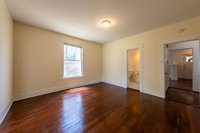 Building Photo - 5336 Junius St