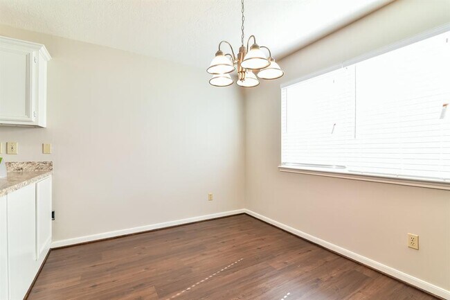 Foto del edificio - 4611 Dove Springs Dr