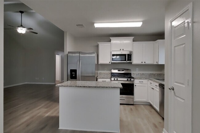 Foto del edificio - 308 Crooked Pine Court