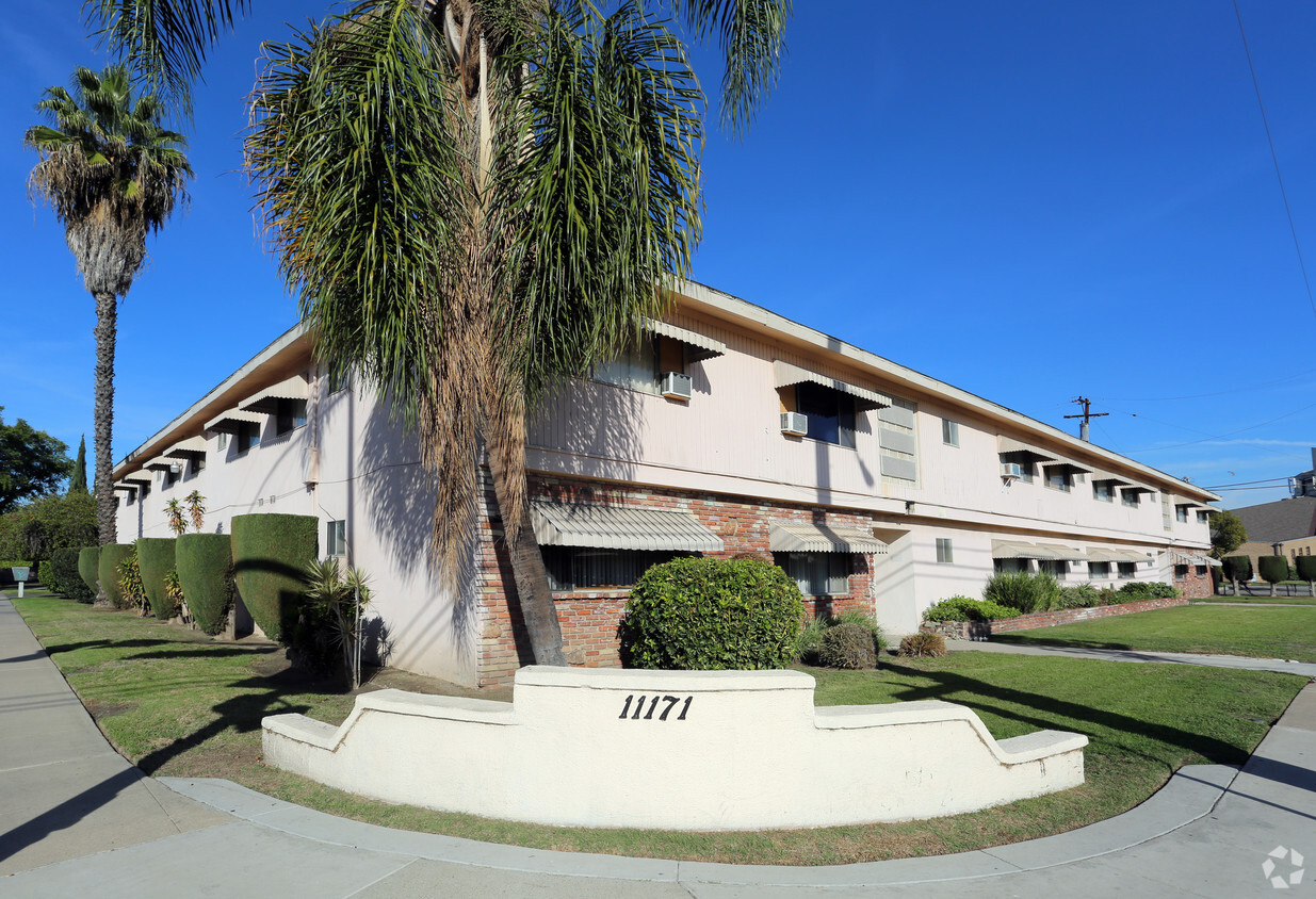 Primary Photo - 11171 Chapman Ave