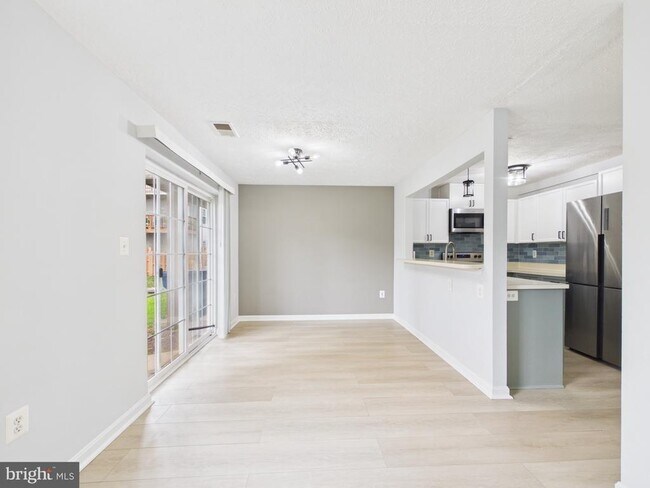 Building Photo - 7981 Calvary Ct