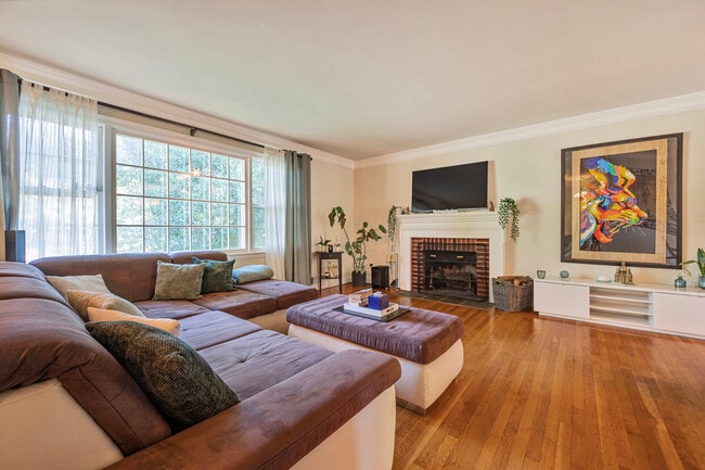 Building Photo - 8110 Birnam Wood Dr