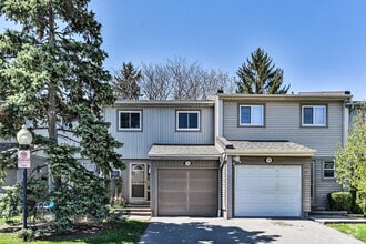 Building Photo - 3500 Glen Erin Dr