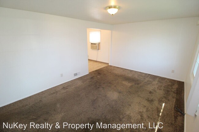 Building Photo - 2 br, 1 bath House - 3028 W. Eloika Ave.