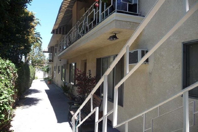 Foto del edificio - 15204 Dickens St