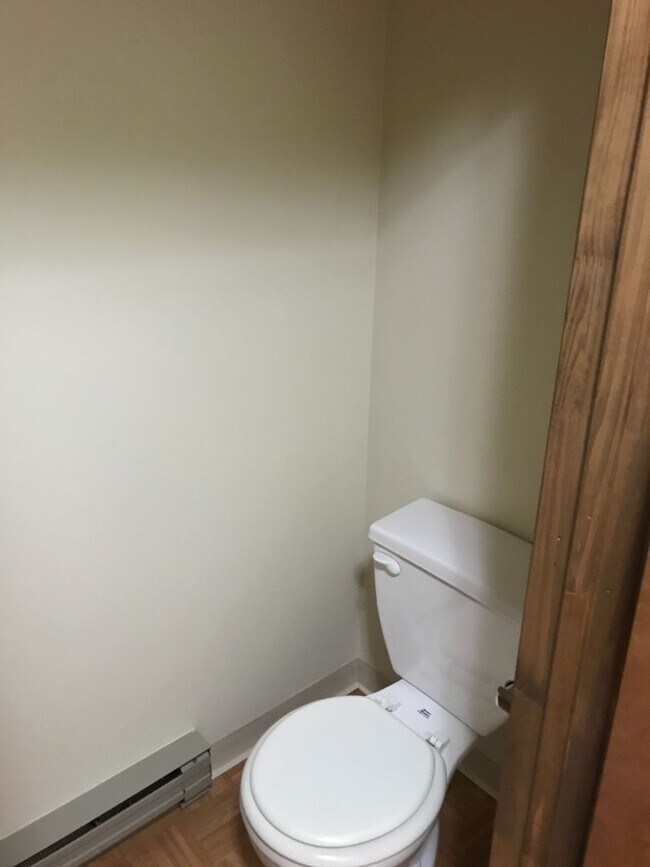 Foto del edificio - Nice State College townhouse available early August!