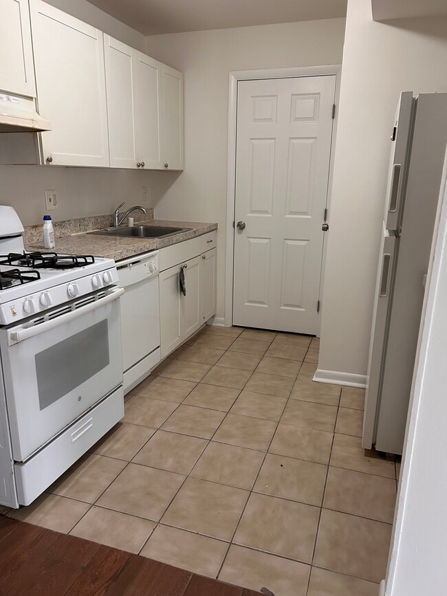 Building Photo - 9225 Bridle Path Ln