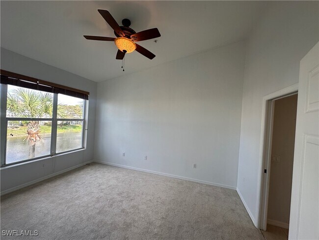 Foto del edificio - 1290 Henley St